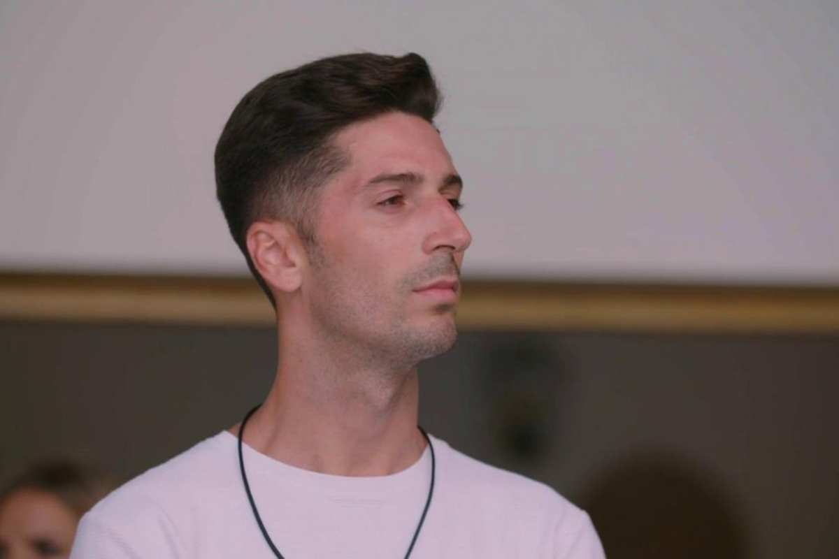 Lester aspecte seriós