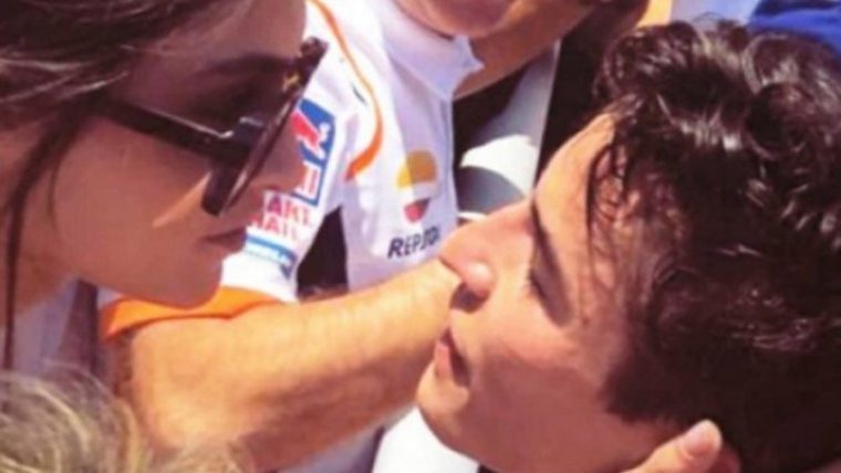LucÃa Rivera procura acompanyar el seu xicot a les carreres de motociclisme