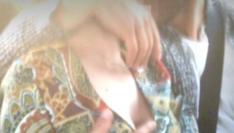 Tocamientos en el coche a la joven inconsciente