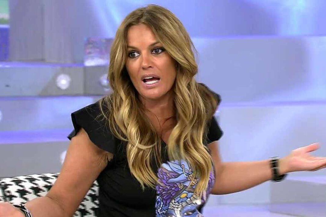 La col·laboradora Marta López al plató de 'Sálvame'