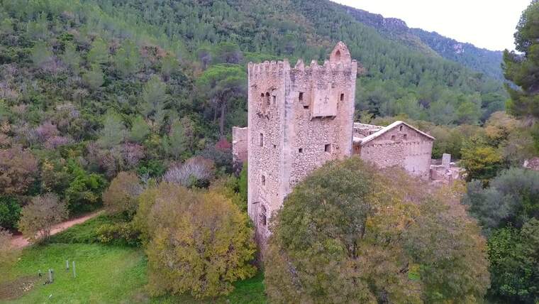 Monestir de la murta amb molta natura