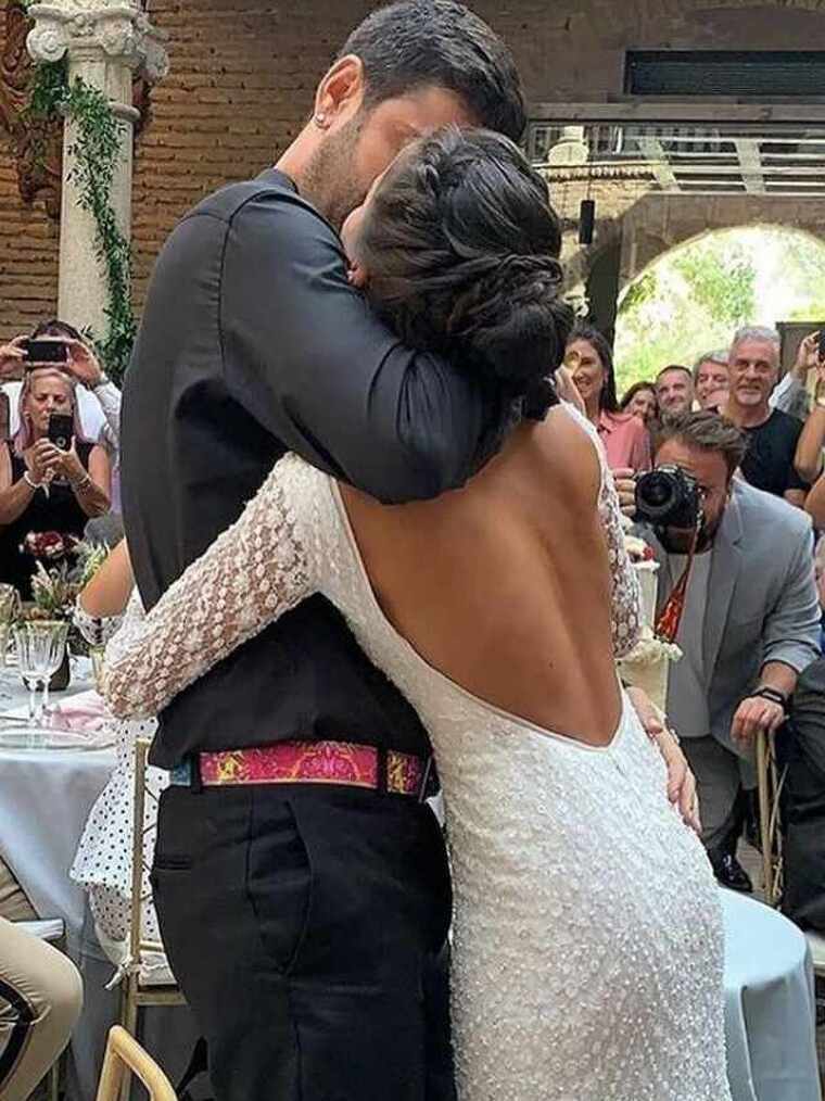 Melendi i la seva dona Julia Nakanatus durant el seu casament