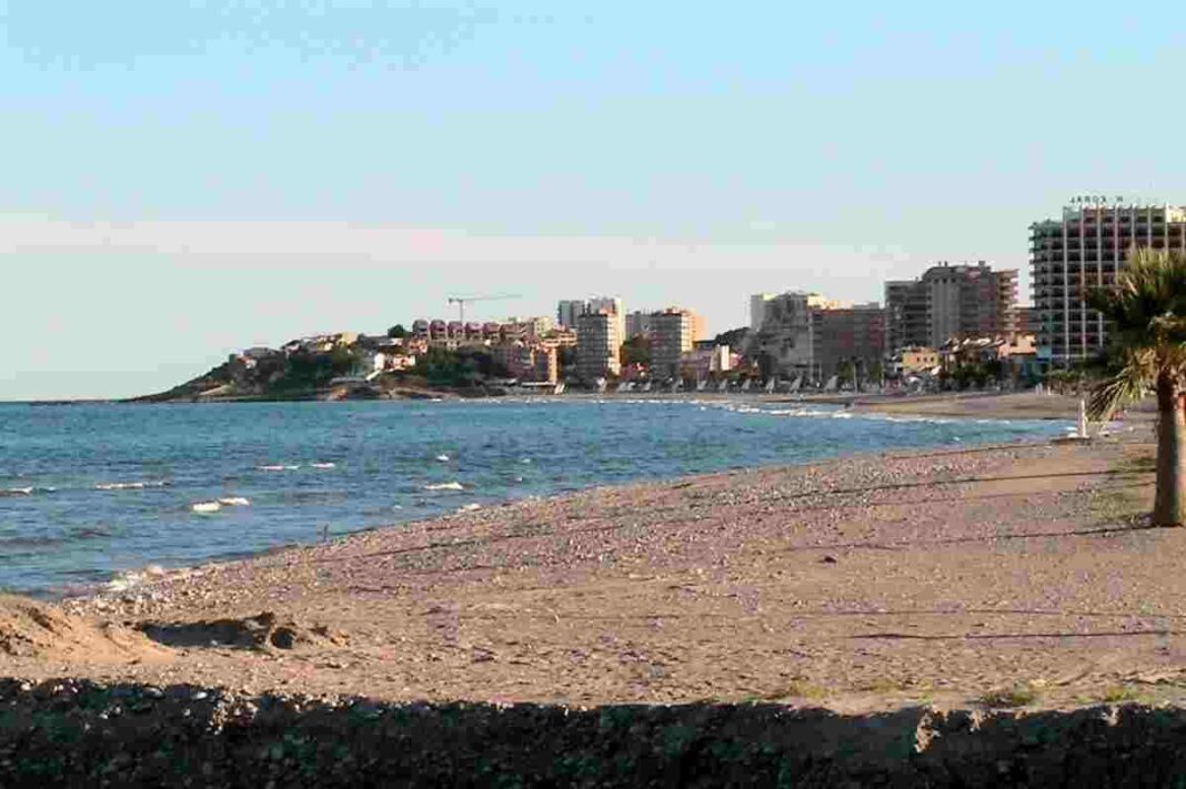 El banyista ha sigut rescatat en la platja del Morro de gos