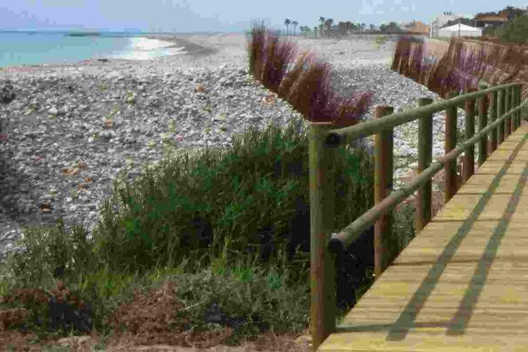 La dona ha estat a punt d'ofegar-se en la platja de l'Estanyol