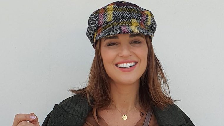 Paula EchevarrÃ­a posant amb el seu 'look' de tardor