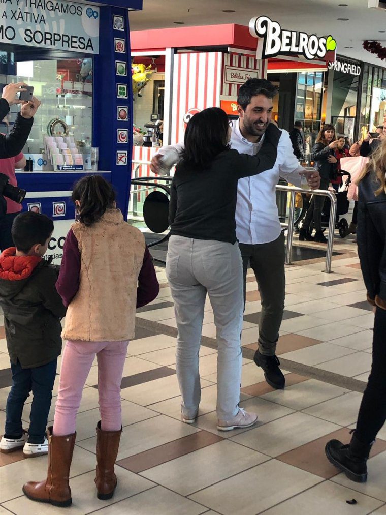 El propietari de l'administració es troba a hores d'ara celebrant haver venuut el 'Gordo'