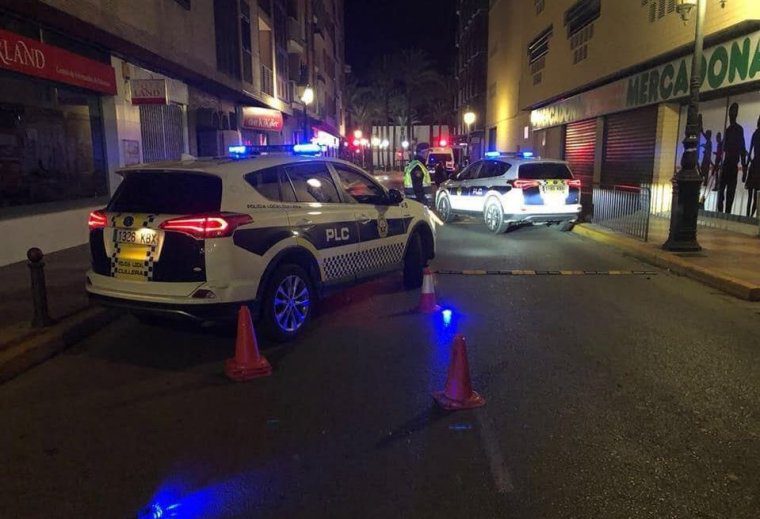 La Policia Local en un control d'alcoholèmia