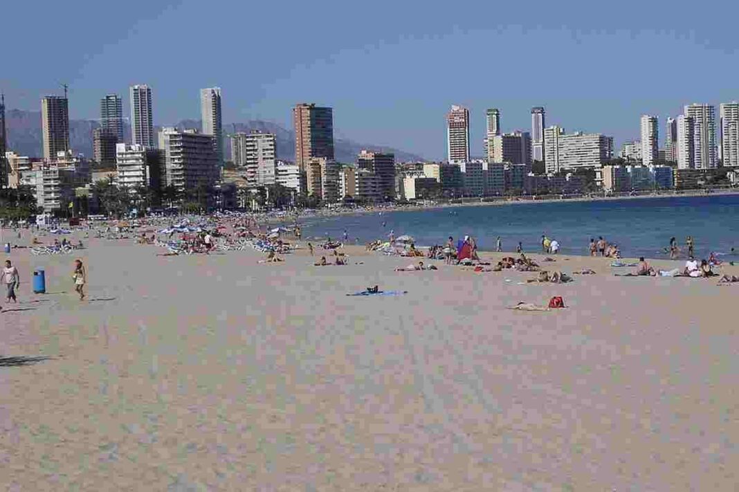 L'home ha mort en la platja