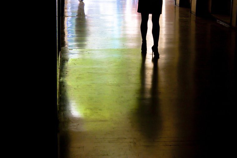 Las chicas eran obligadas a mantener relacionas sexuales y no podían salir del local