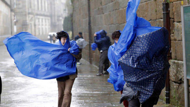 Se esperan ráfagas de viento de más de 100 km/h en Galicia, Cantábrico y en la costa sur andaluza