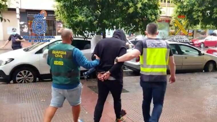 GuÃ rdia Civil i Policia Nacional amb un detingut |GuÃ rdia Civil