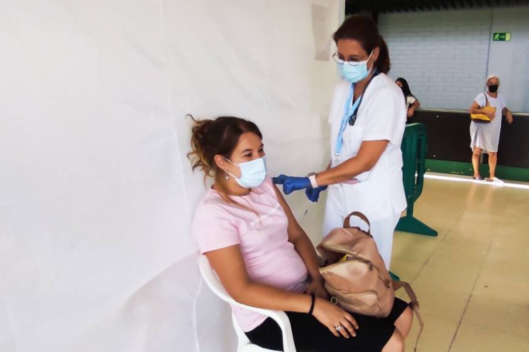 Un punt de vacunació de Calafell administra per error vaccins a persones d'altres comunitats