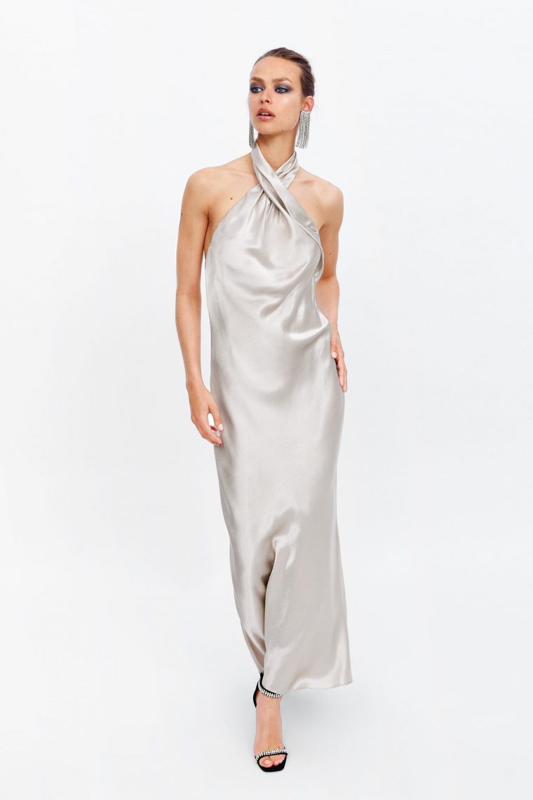 Vestit de coll 'halter' amb teixit satinat