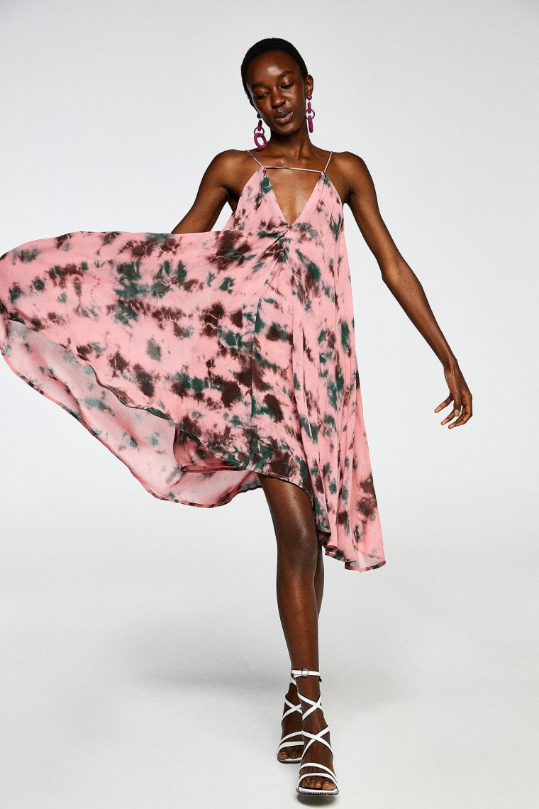 Vestit de tipus 'tie-dye' de color rosa