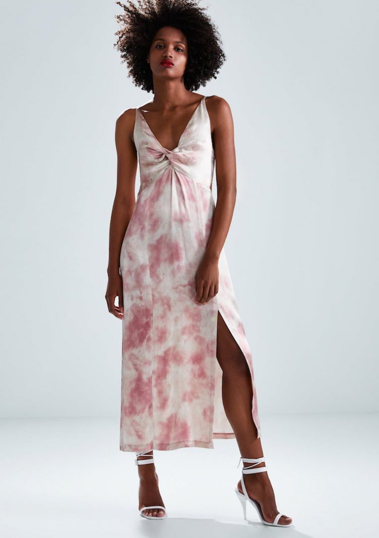Vestido de invitada de Zara 'tie dye'