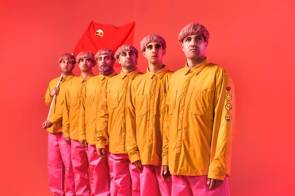 Un remix de música, escèniques i audiovisuals que entona el narcisisme tecnològic al ritme de l'electrònica valenciana de Prozak Soup