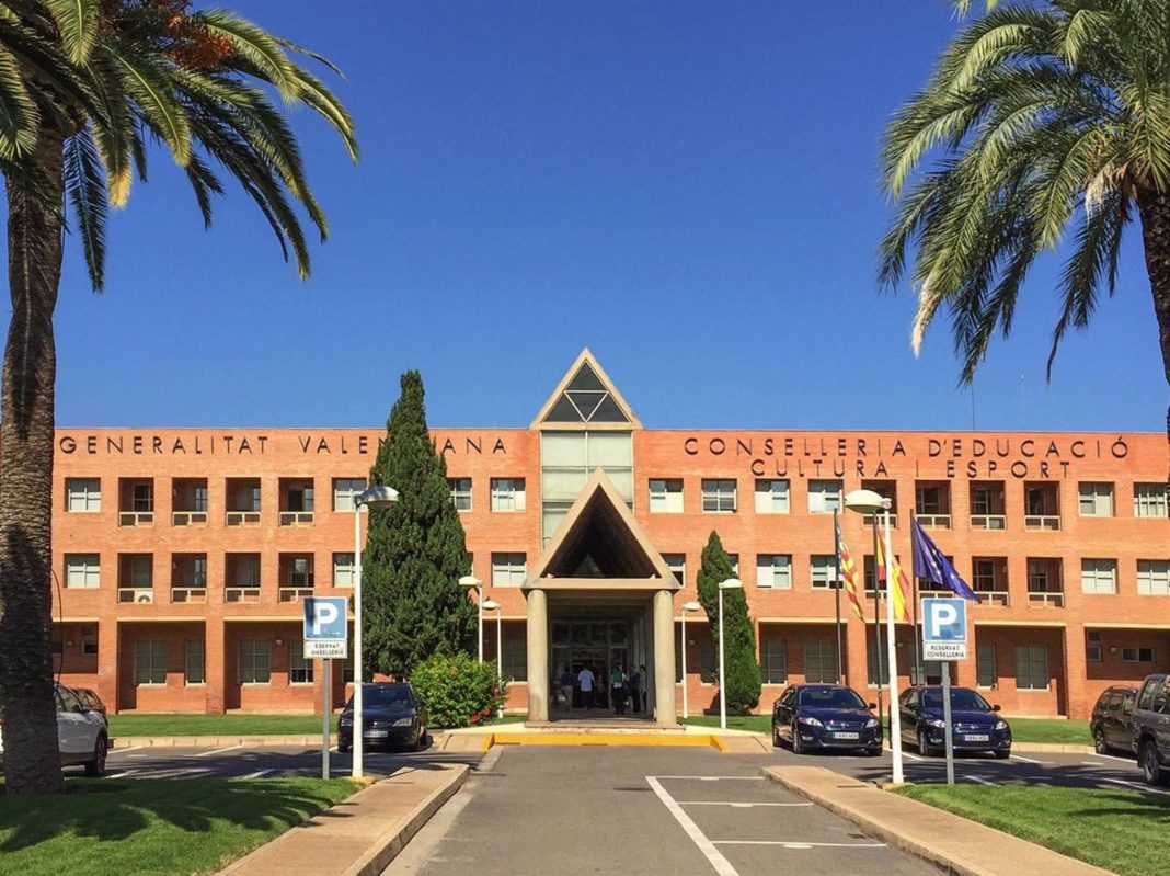 Educación convoca ayudas por más de 1,5 millones para promover el valenciano en el ámbito local